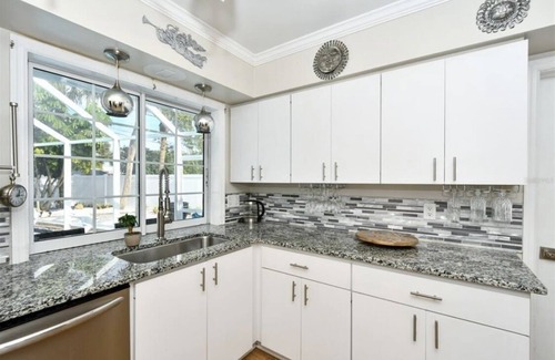 Venice House | Less than a mile to beach! heated pool! 4 bedrooms, 3 bathrooms private house.