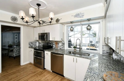 Venice House | Less than a mile to beach! heated pool! 4 bedrooms, 3 bathrooms private house.