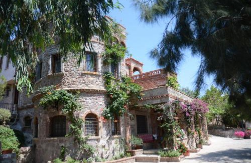 Sigri Villa | Lesvos Tower House Komninos