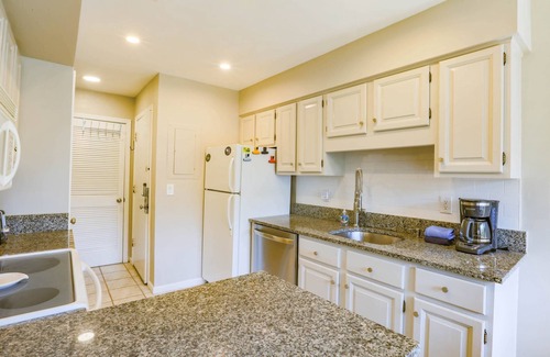 Kiawah Island Villa | Let's Do Sunset! Fabulous Screened Porch, Lagoon Views, Adjustable Beds and Dog Friendly!