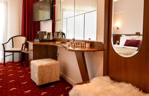 Predeal Apartment | LET'S SKI - Wild & Free Ideal Room with View