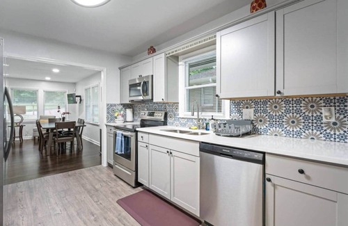 Church Street House | Let the Good Times Roll/Spacious Retreat 4BE 3BA