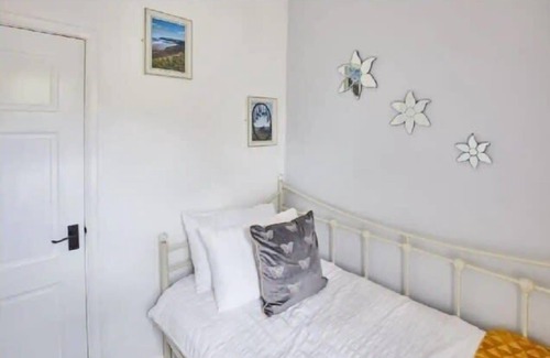 Loftus House | LetAway - Mad Alice's Cottage, Loftus