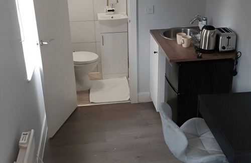 Stonebridge House | Letzi private en-suite Room, Near Wembley stadium
