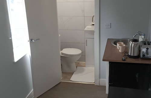 Stonebridge House | Letzi private en-suite Room, Near Wembley stadium