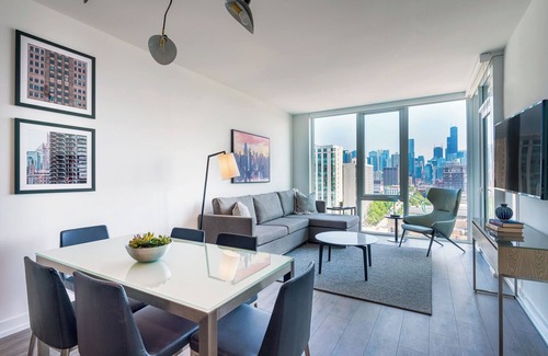 River North Hotel | Level - Old Town One Bedroom Suite with Spacious Kitchen