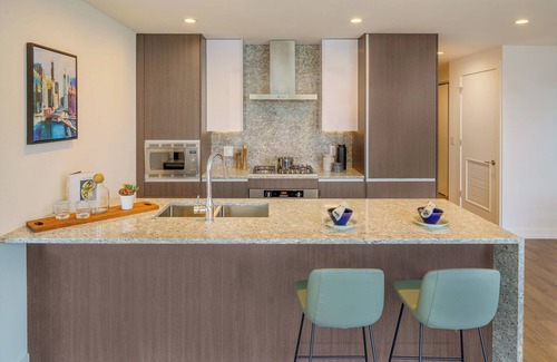 River North Hotel | Level - Old Town One Bedroom Suite with Spacious Kitchen