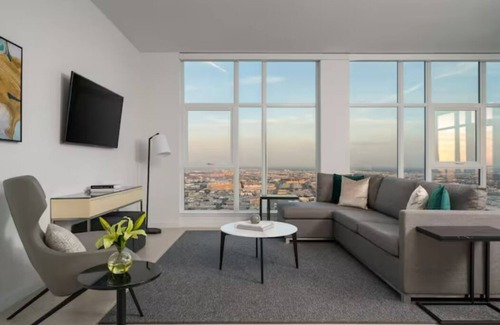 Downtown Los Angeles Hotel | Level South Hill- A Rare Find In DTLA. Three Bedroom Sky Suite