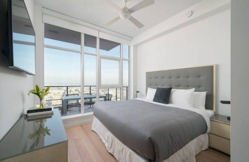 Downtown Los Angeles Hotel | Level South Hill- A Rare Find In DTLA. Three Bedroom Sky Suite