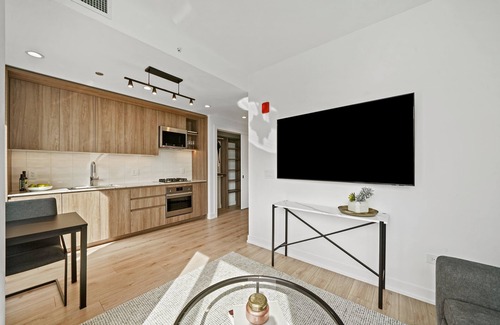 Killgubbin Hotel | Level studio suite with full kitchen and luxury bath