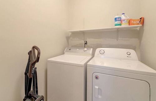 Lexington House | Lexington Layover House 3 BD 2 BA Private Home