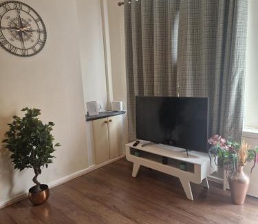 Farington Apartment | Leyland Town Centre Hub 2 bedroom 3 beds