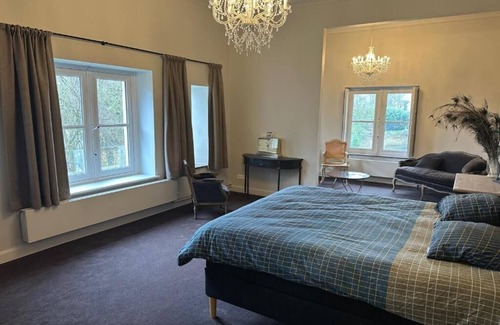 Bruges Villa | Leyselebeke Castle - Suite with Garden View