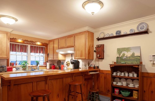 Walpole House | Lg/Charming Updated Farmhouse Historic Picturesque Walpole NH/VT Border sleeps 9