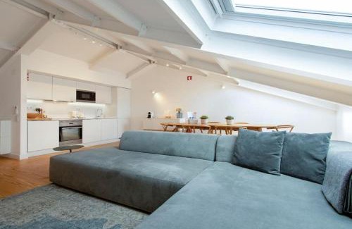 Sao Jose Apartment | Liberdade Stylish Attic Apt with AC and City View