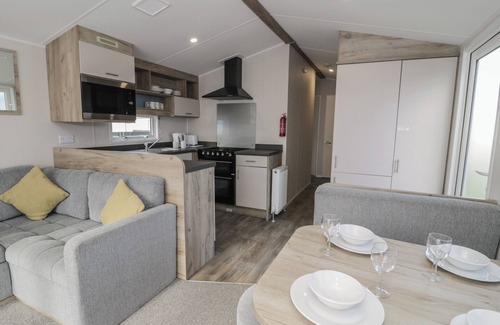 Prestatyn Cottage | LIDO GOLD 205, family friendly, country holiday cottage in Prestatyn