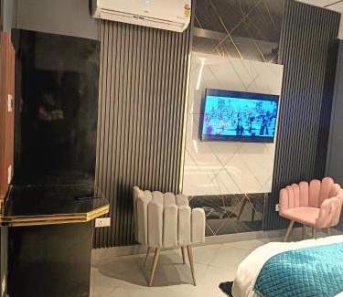 Srinagar Hotel | Lieu D Amour