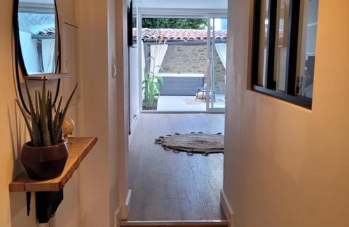 Cahors Apartment | Lieu unique cœur de ville avec terrasse et jacuzzi