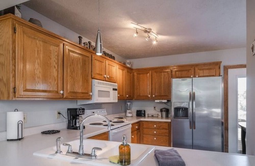 Holiday Island House | Life's A Breeze~Lakefront Condo~Indoor Fireplace