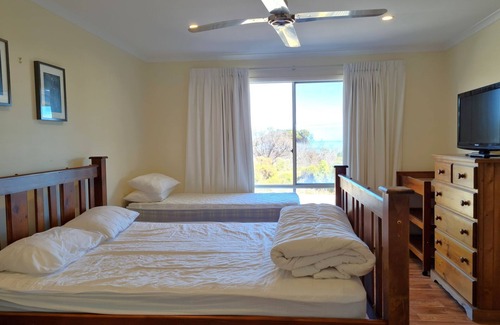 Minlacowie Hotel | Life's No Rehearsal, Hardwicke Bay