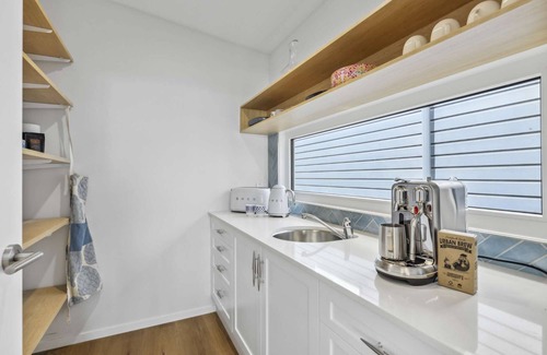 Woolgoolga House | Lifestyle, Walk to Beach, Pet-Friendly and Ocean V