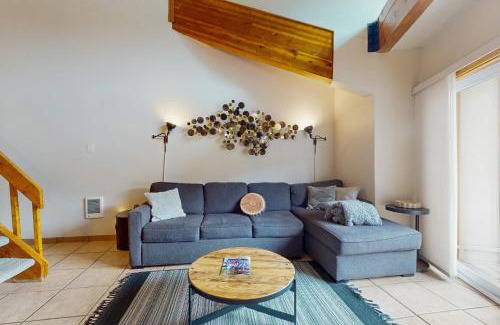Red River Apartment | Lift West #215