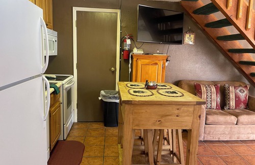 Red River Apartment | Lifts West 208 with Wifi