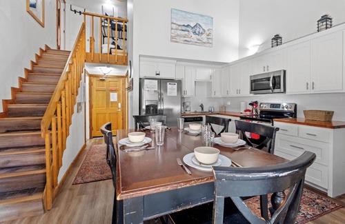 Red River Condo | "Lifts West Condo 212" In town-near Platinum chair lift-Wifi-2 level
