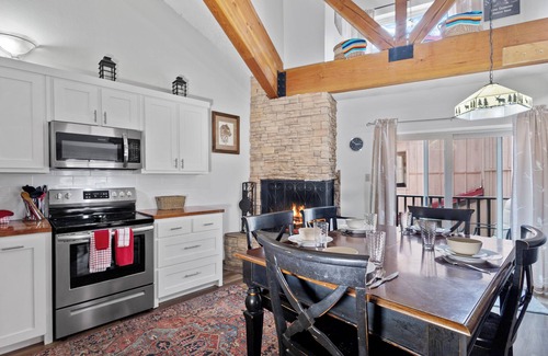 Red River Condo | "Lifts West Condo 212" In town-near Platinum chair lift-Wifi-2 level