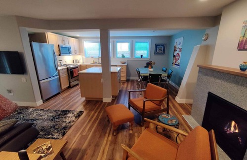 Fairmount Park House | Light and bright 2 bedroom daylight basement apartment