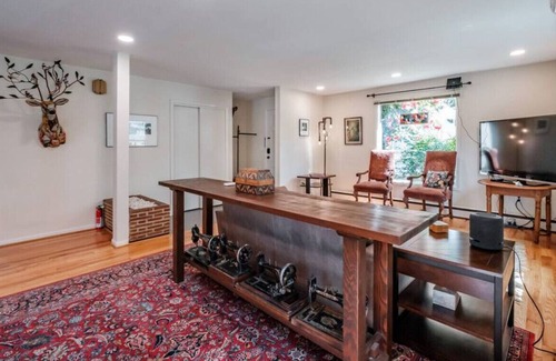 College Hill House | Light and bright apartment in the heart of Eugene
