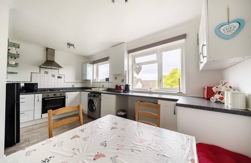 South Hayling Apartment | Light and spacious three bed maisonette with sea views