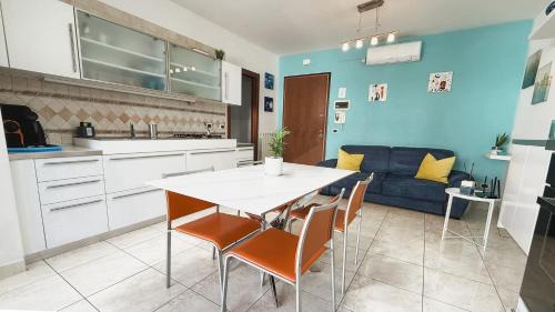 Montesilvano Apartment | Light Blue House