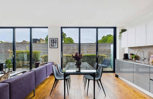 Camden Town Apartment | Light-filled Camden Town Terrace Apartment