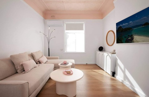 Croydon Apartment | Light-Filled Designer Apartment in Croydon