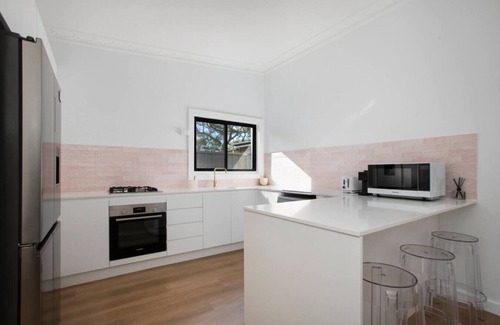 Croydon Apartment | Light-Filled Designer Apartment in Croydon