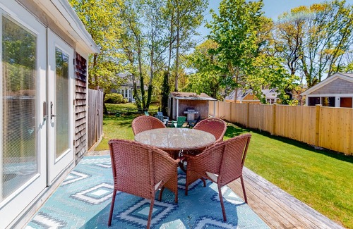 Harwich Port House | Light-filled home with fast WiFi, central AC, W/D & pool table - near beach