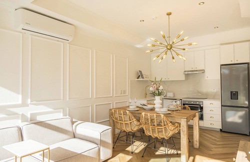 Three Anchor Bay Apartment | Light-Filled Sea Point Apt | Pool and Coastal Stay
