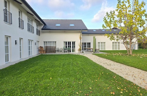 Eichkogl Villa | Light-flooded 650 m2 villa in Vulkanland, 20 beds, pool