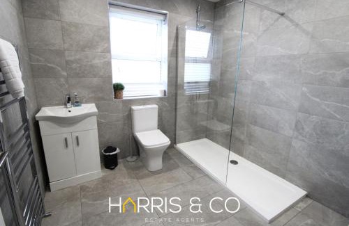 Knott End-on-Sea Apartment | Light House View