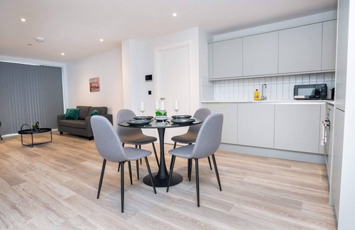 Bordesley Apartment | Light & Modern Central Birmingham 2 Bed Apartment