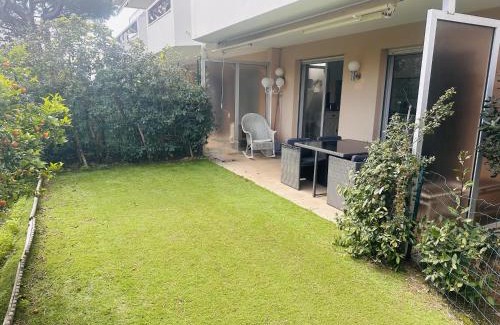 Cannes Apartment | Light modern Studio with Garden terrace shared pool - 2294