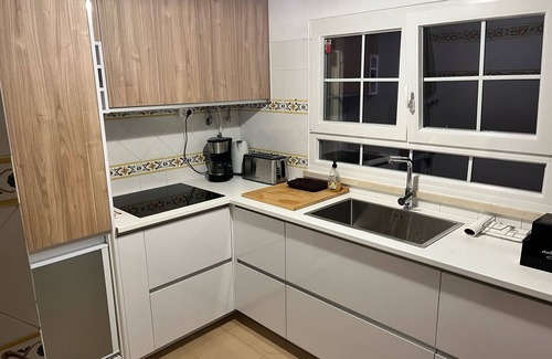 Sao Martinho do Porto House | Lighthouse - 3 story holiday home with shared tennis court and sea views