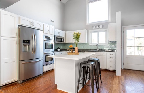 Folly Beach House | Lighthouse by AvantStay | Beachfront View Home w/Pool Table & Ping Pong