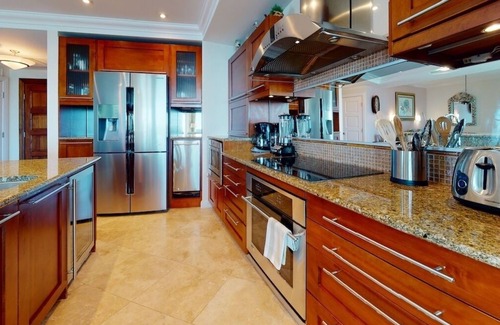 Oyster Pond Condo | ⛱️LightHouse by IRE Vacations - Beautiful 2 Bdr Condo overlooking the Ocean