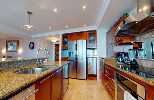 Oyster Pond Condo | ⛱️LightHouse by IRE Vacations - Beautiful 2 Bdr Condo overlooking the Ocean