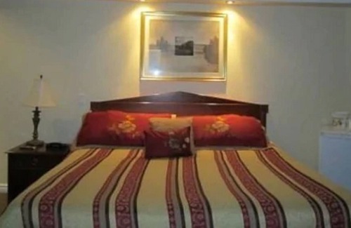 London Hotel | Lighthouse Inn Motel