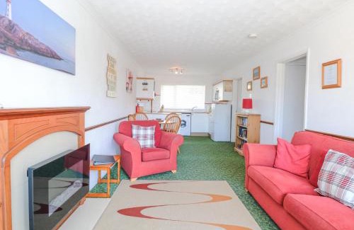 Winterton-on-Sea House | Lighthouse View