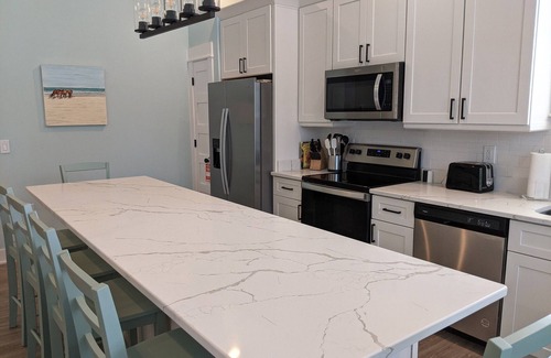 Corolla Light Cottage | Lighthouse Views, Beach Parking Pass, & Furry Family Members Welcomed