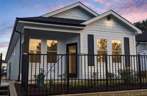 Corolla Light Cottage | Lighthouse Views, Beach Parking Pass, & Furry Family Members Welcomed